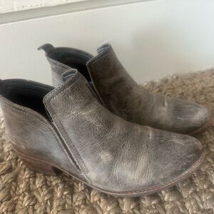 Statement Intentionally RUSTIC Leather Ankle Boots